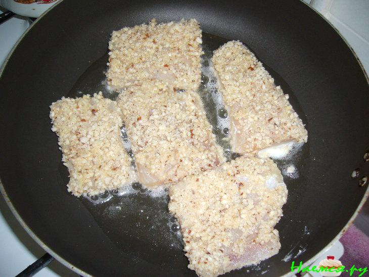 Рыба в ореховой панировке