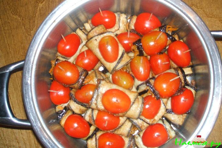 Баклажанные рулетики с овощами и зеленью Баклажанные рулетики с овощами и зеленью