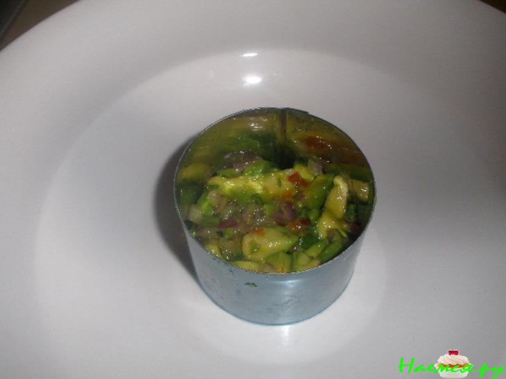 Закуска из креветок с салатом с авокадо