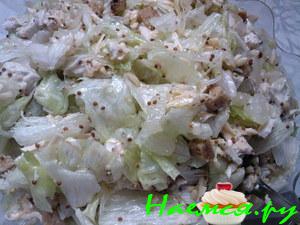 Салат с курицей, помело и кедровыми орешками