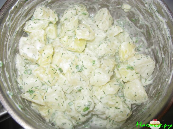 Молодой картофель с зеленью (два варианта)