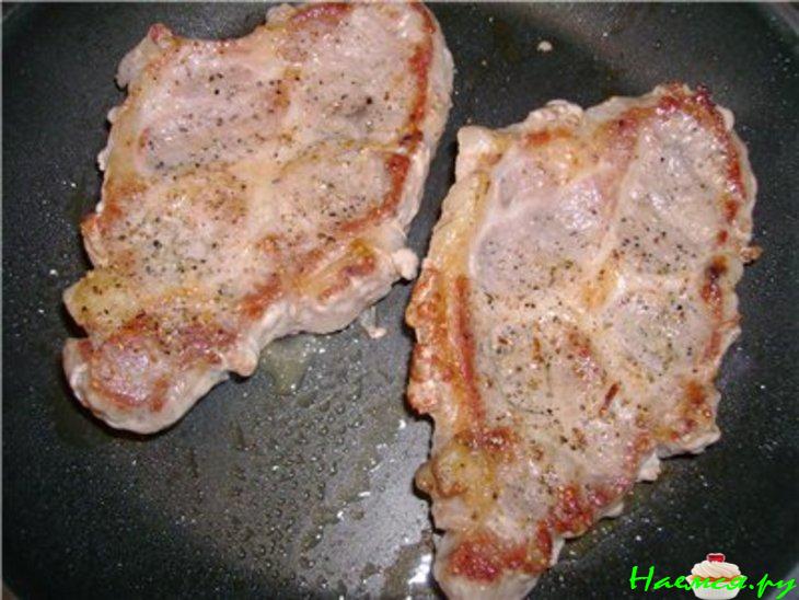 Мясо в слоеном тесте