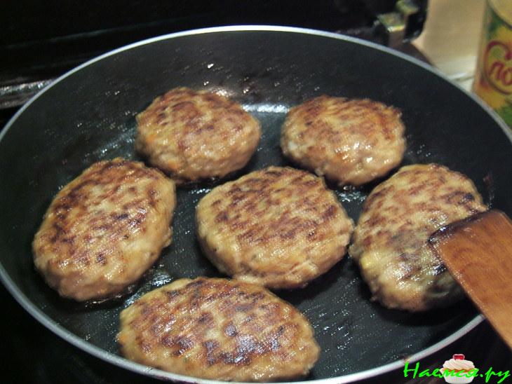 Котлетки мясные с капустой