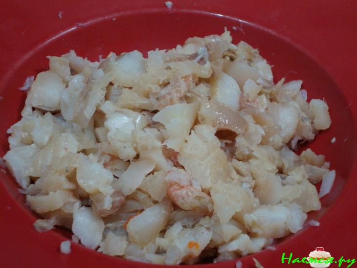 Рыбный салат с морковью