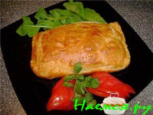 Мясо в слоеном тесте