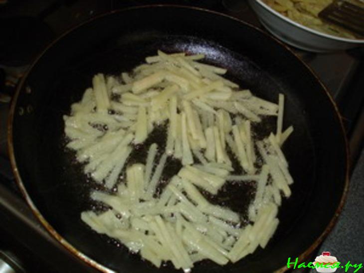 Котлета по-киевски с голубым сыром в оригинальной панировке