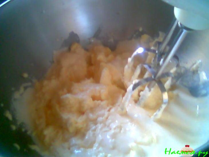 Пирог яблочный с брусникой