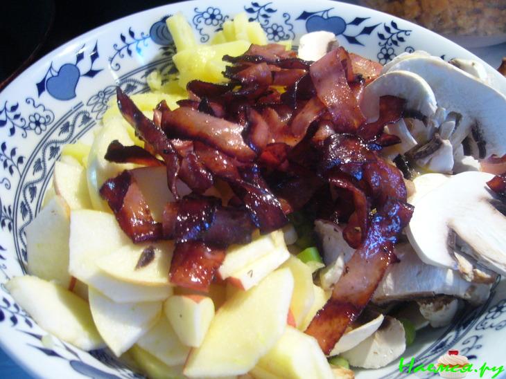 Картофельный салат с шампиньонами и ветчиной