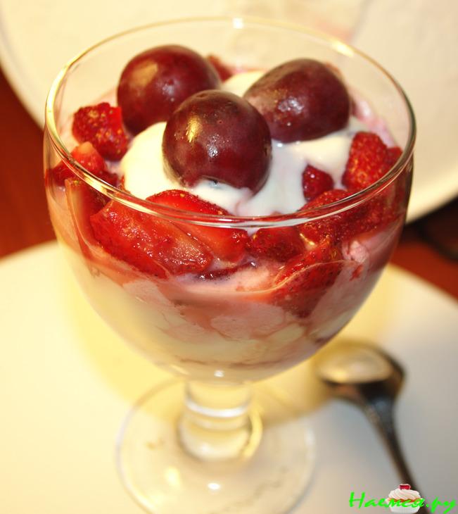 Клубнично-зефирный десерт