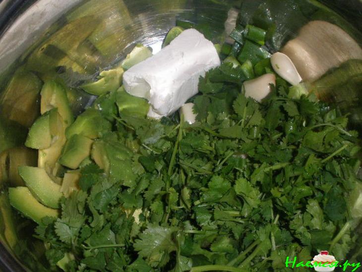 Освежающий кремовый зеленый суп