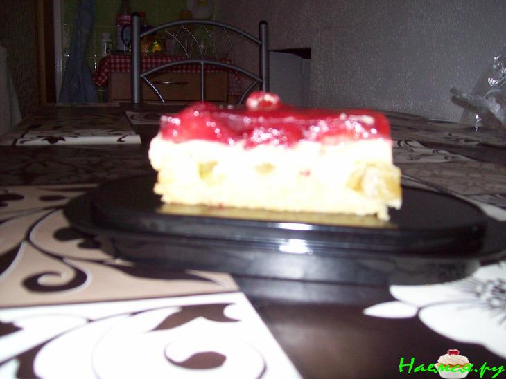 Пирог с ревенем и клубникой