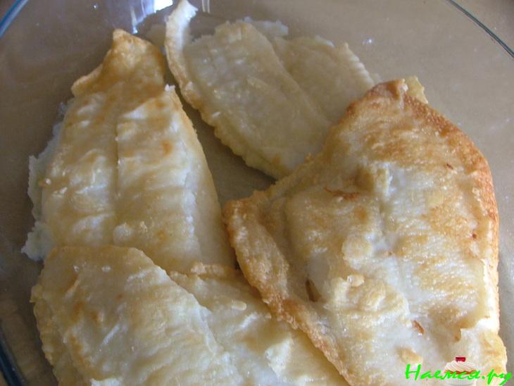 Рыба запеченная в соусе и с песто из кориандра