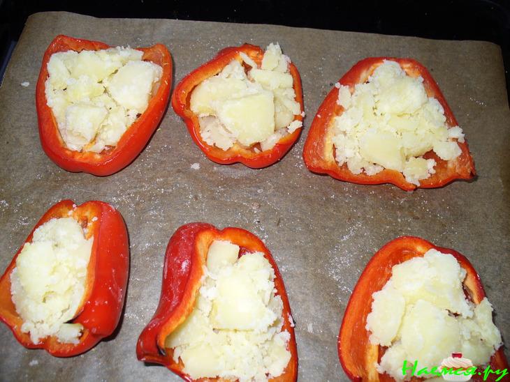Картошка запеченная в болгарском перце под сыром