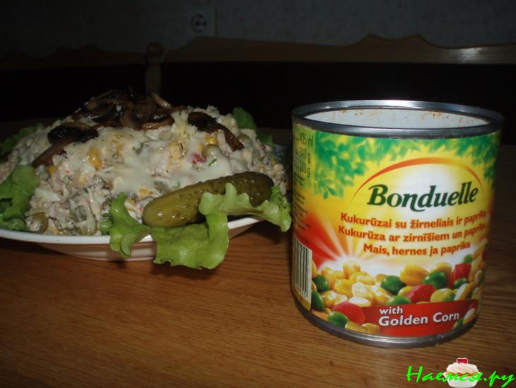 Просто куриный салатик с грибами и овощами Просто куриный салатик с грибами и овощами