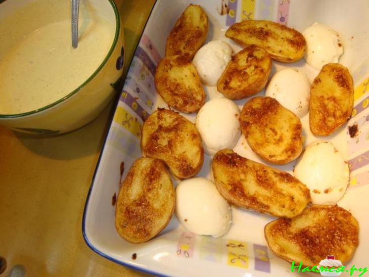 Картофель и яйца, запеченные под соусом карри