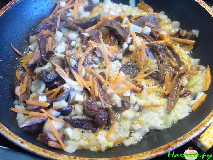 Рассольник с белыми грибами и печенью Рассольник с белыми грибами и печенью