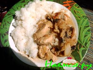 Куриная грудка со сливками, с луком и грибами