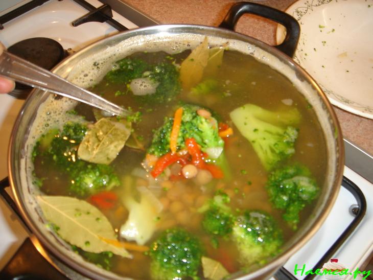 Суп из чечевицы с брокколи