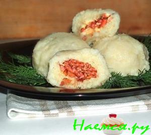 Картофельные кнедли с копченым мясом