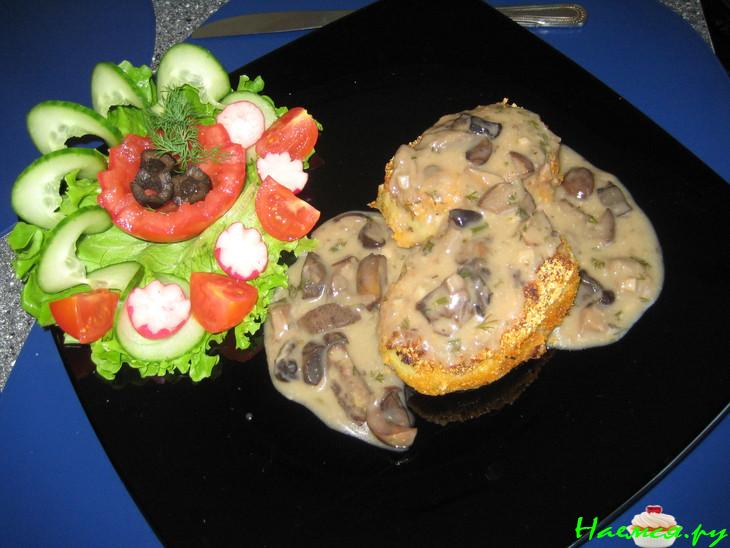 Картофельные котлеты с грибным соусом Картофельные котлеты с грибным соусом