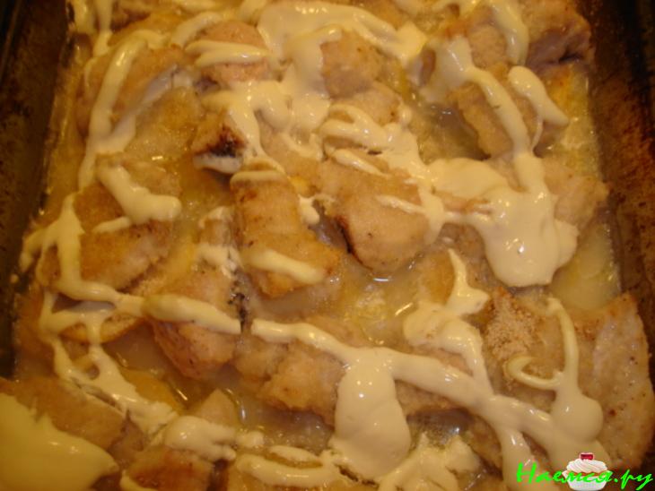 Щука запеченная с сухарями и лимоном