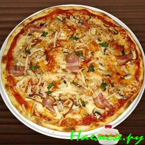 Пицца с грибочками и луком