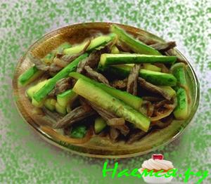 Салат из говядины с огурцами
