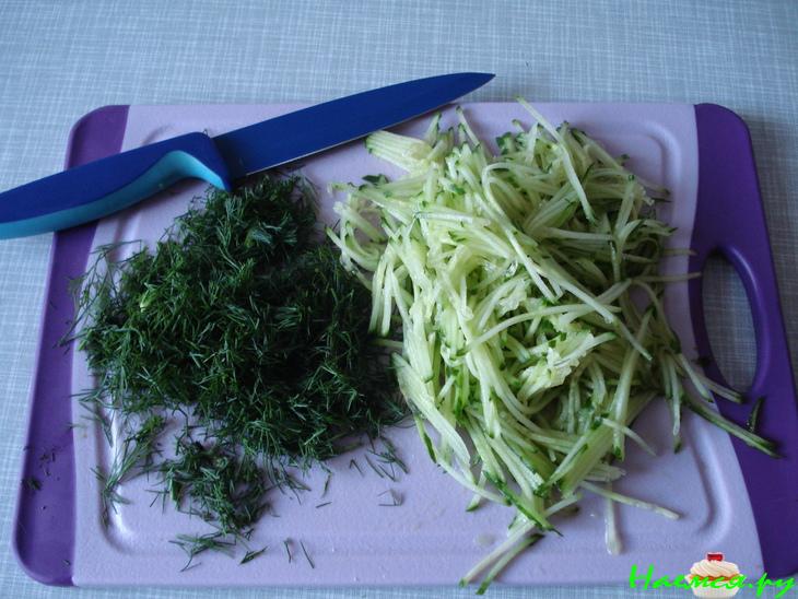 Молодой картофель со сметанным соусом