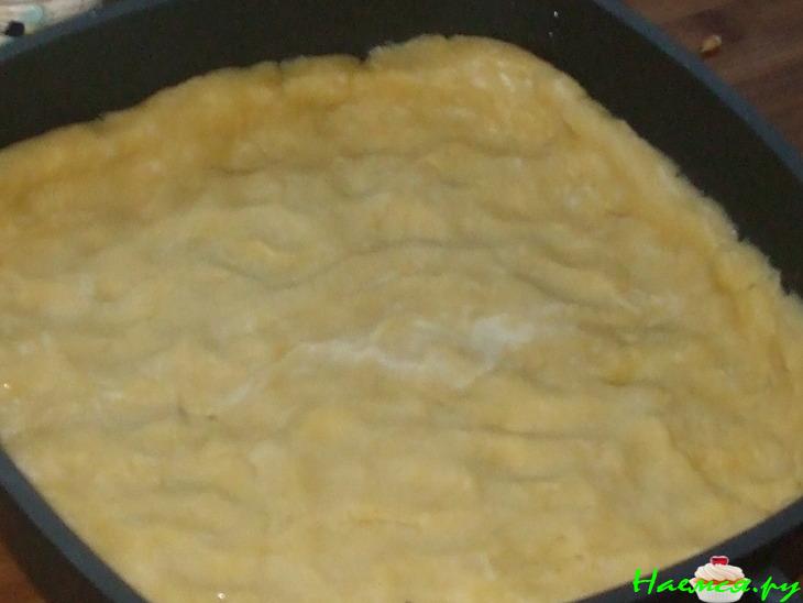 Пирог-пицца с фаршем, пореем, моцареллой ...