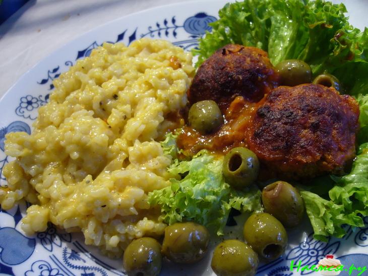 Нежные рыбные шарики в томатном соусе 