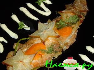 Рыба, запеченная под соевым соусом с карамболой Рыба, запеченная под соевым соусом с карамболой