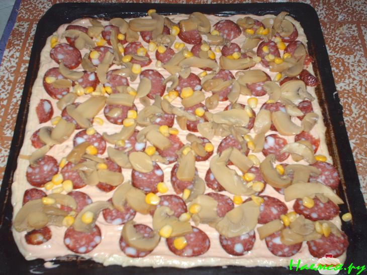 Пицца с колбаской