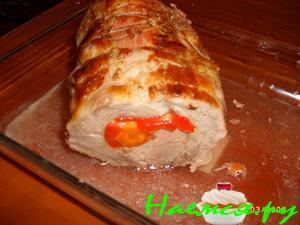 Запеченная свинина с морковью, перцем и сыром