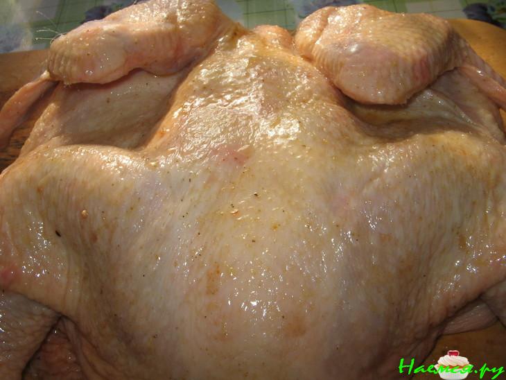 Курица запеченная с картошкой, шампиньонами и чесноком