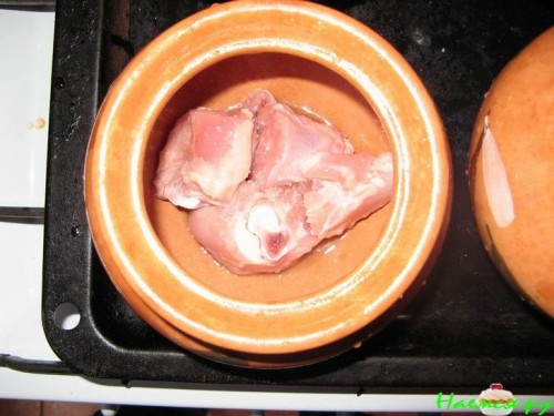 Курица в горшочках