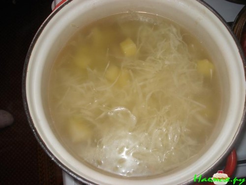 Красный борщ с фасолью