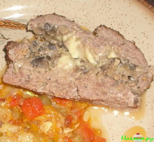 Мясной рулет с грибами