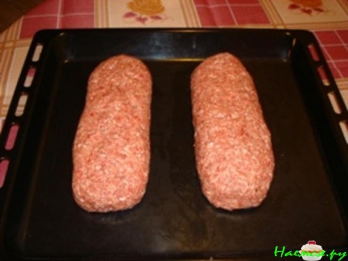 Мясной рулет с макаронами и овощами