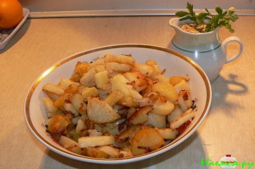 Мясной рулет с грибным соусом