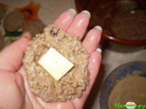 Печеночные котлетки под саусом