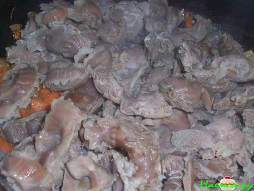 Плов в горшочке (с куринными пупками)