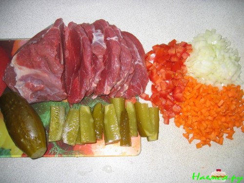 Мясные рулетики с солёным огурцом