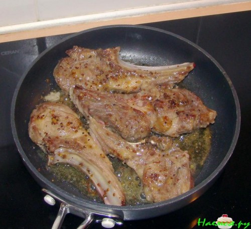 Баранина на кости тушёная