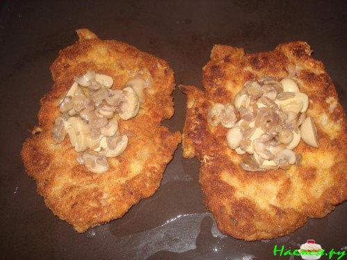 Мясо по-французски с пармезаном