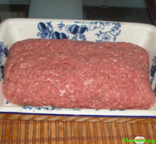 Мясной рулет с грибами