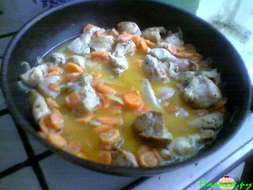 Курица с морковью