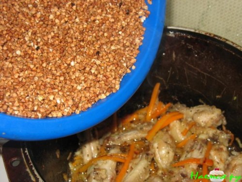 Гречневый "плов" с куриными крылышками