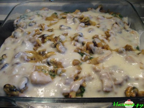 Лазанья с морским коктейлем и шпинатом