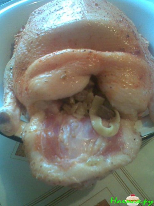 Фаршированная утка домашней лапшой и печенкой