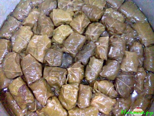 Долма из виноградных листьев